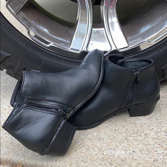 Boston design black zip side casual booties - Picture 3 of 4